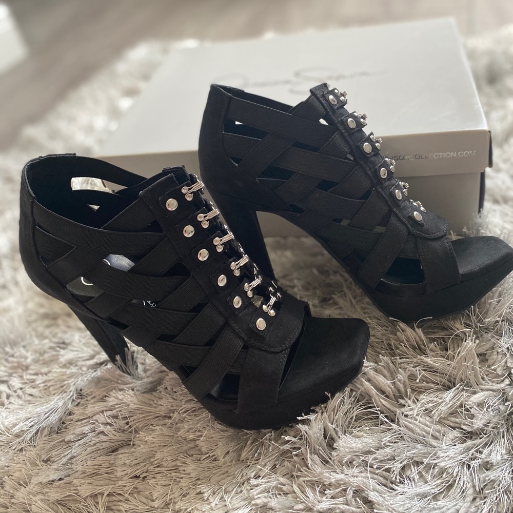 Black/silver metal suede heels
Jessica Simpson
